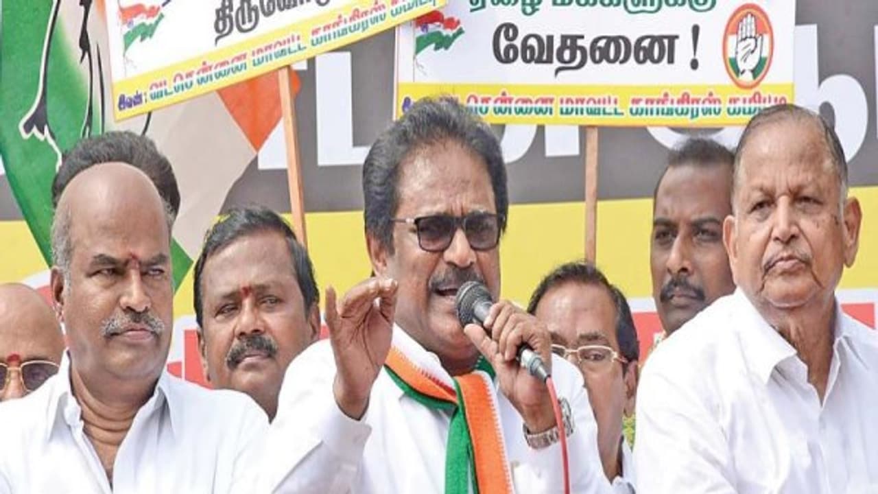 செயல்தலைவர் ஸ்டாலினே சரணம்!: தில்லு இழந்தாரா திருநாவுக்கரசர்? காங்கிரஸில் வெடிக்கும் கேள்வி. செயல்தலைவர் ஸ்டாலினே சரணம்!: தில்லு இழந்தாரா திருநாவுக்கரசர்? காங்கிரஸில் வெடிக்கும் கேள்வி.