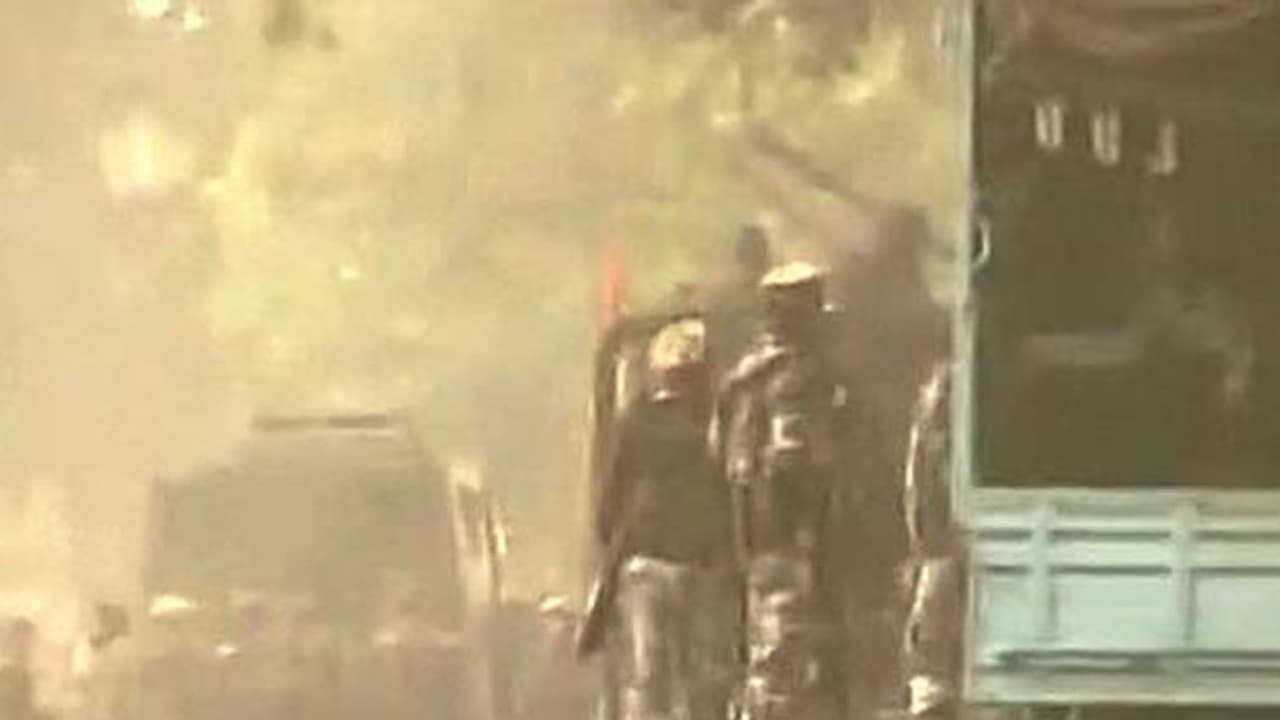 കശ്മീരിൽ ഏറ്റുമുട്ടൽ തുടരുന്നു : 4 ഭീകരരെ വധിച്ചു കശ്മീരിൽ ഏറ്റുമുട്ടൽ തുടരുന്നു : 4 ഭീകരരെ വധിച്ചു