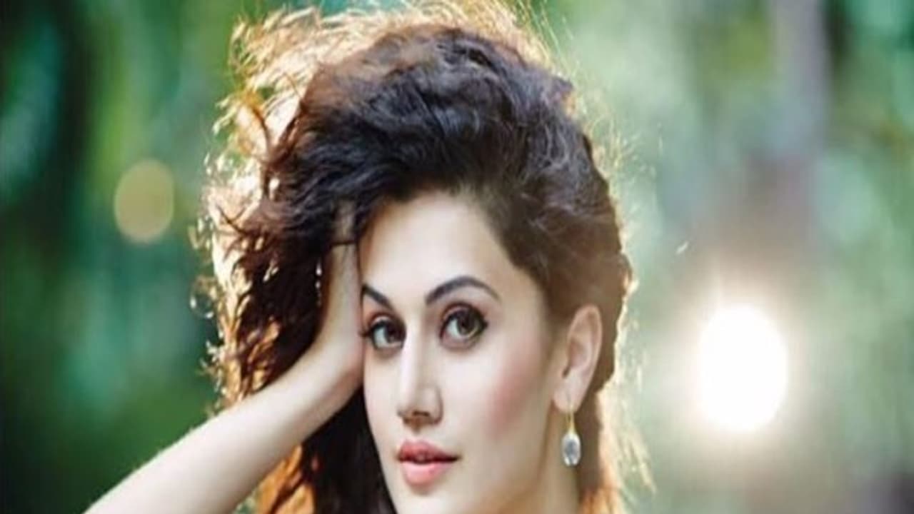 கல்லூரியில் படிக்கும் போது பணத்திற்காக நடிகை டாப்சி செய்த வேலை என்ன தெரியுமா? கல்லூரியில் படிக்கும் போது பணத்திற்காக நடிகை டாப்சி செய்த வேலை என்ன தெரியுமா?