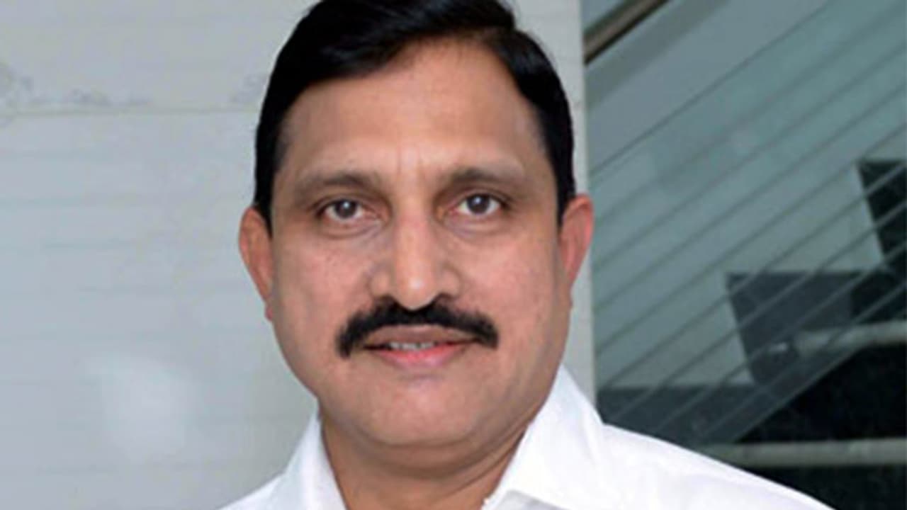 ఈడీ సోదాలపై న్యాయ పోరాటం: సుజనా చౌదరి ఈడీ సోదాలపై న్యాయ పోరాటం: సుజనా చౌదరి