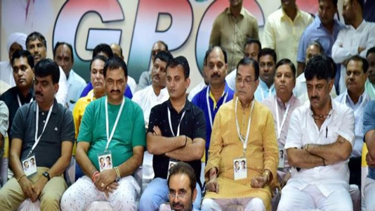 குஜராத் எம்.எல்.ஏ.க்கள் பாஜகவில் இணைய திட்டம்!!! குஜராத் எம்.எல்.ஏ.க்கள் பாஜகவில் இணைய திட்டம்!!!