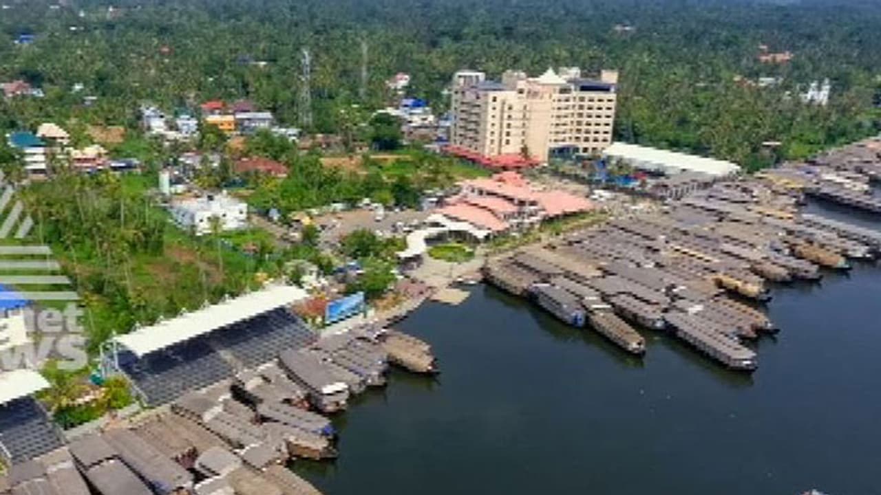 വയസ് 25 ആയിട്ടും സ്വന്തം കാലില് നില്ക്കാനാവാതെ ഹൗസ് ബോട്ട് മേഖല വയസ് 25 ആയിട്ടും സ്വന്തം കാലില് നില്ക്കാനാവാതെ ഹൗസ് ബോട്ട് മേഖല