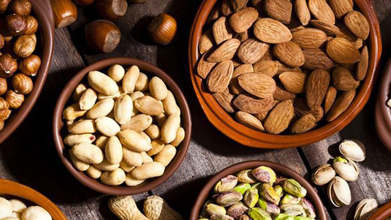 ദിവസവും കഴിക്കേണ്ട പ്രധാനപ്പെട്ട 4 തരം നട്സുകൾ ദിവസവും കഴിക്കേണ്ട പ്രധാനപ്പെട്ട 4 തരം നട്സുകൾ