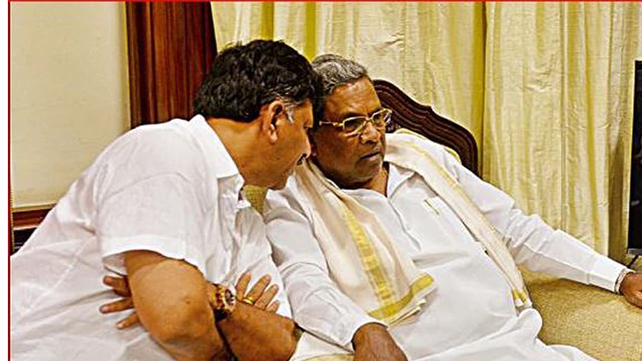 ಡಿಕೆಶಿ ಸಿಎಂ'ರಿಂದ ರಹಸ್ಯ ಚರ್ಚೆ ಡಿಕೆಶಿ ಸಿಎಂ'ರಿಂದ ರಹಸ್ಯ ಚರ್ಚೆ