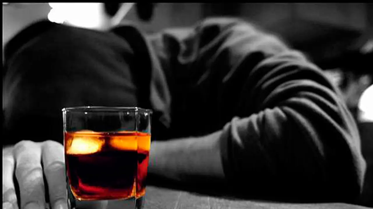 ಮದ್ಯ ಬಂದ್ ಆಗಿ ಖಿನ್ನತೆ: ರಾಜ್ಯದ 7 ಜನ ಆತ್ಮಹತ್ಯೆ! ಮದ್ಯ ಬಂದ್ ಆಗಿ ಖಿನ್ನತೆ: ರಾಜ್ಯದ 7 ಜನ ಆತ್ಮಹತ್ಯೆ!