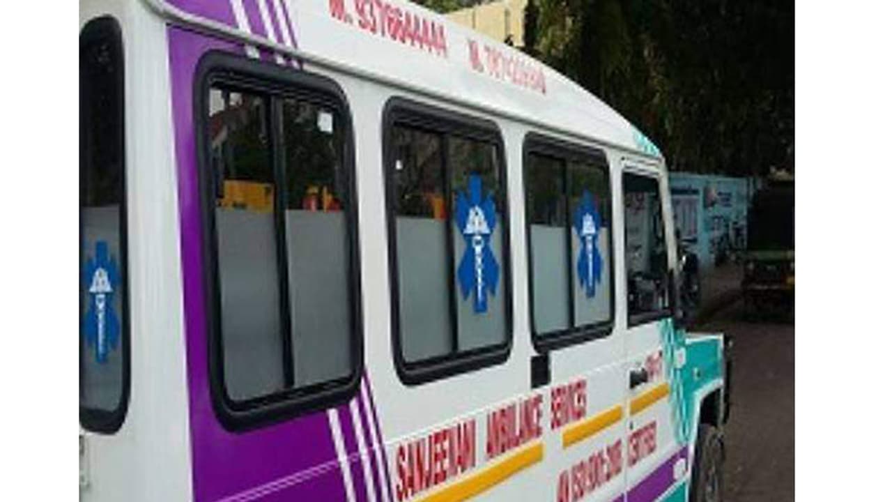 ആംബുലന്സിനകത്ത് പിഞ്ചുകുഞ്ഞ് കുടുങ്ങി; ദുരന്തത്തിന് സാക്ഷിയായി അച്ഛന് പുറത്തും ആംബുലന്സിനകത്ത് പിഞ്ചുകുഞ്ഞ് കുടുങ്ങി; ദുരന്തത്തിന് സാക്ഷിയായി അച്ഛന് പുറത്തും