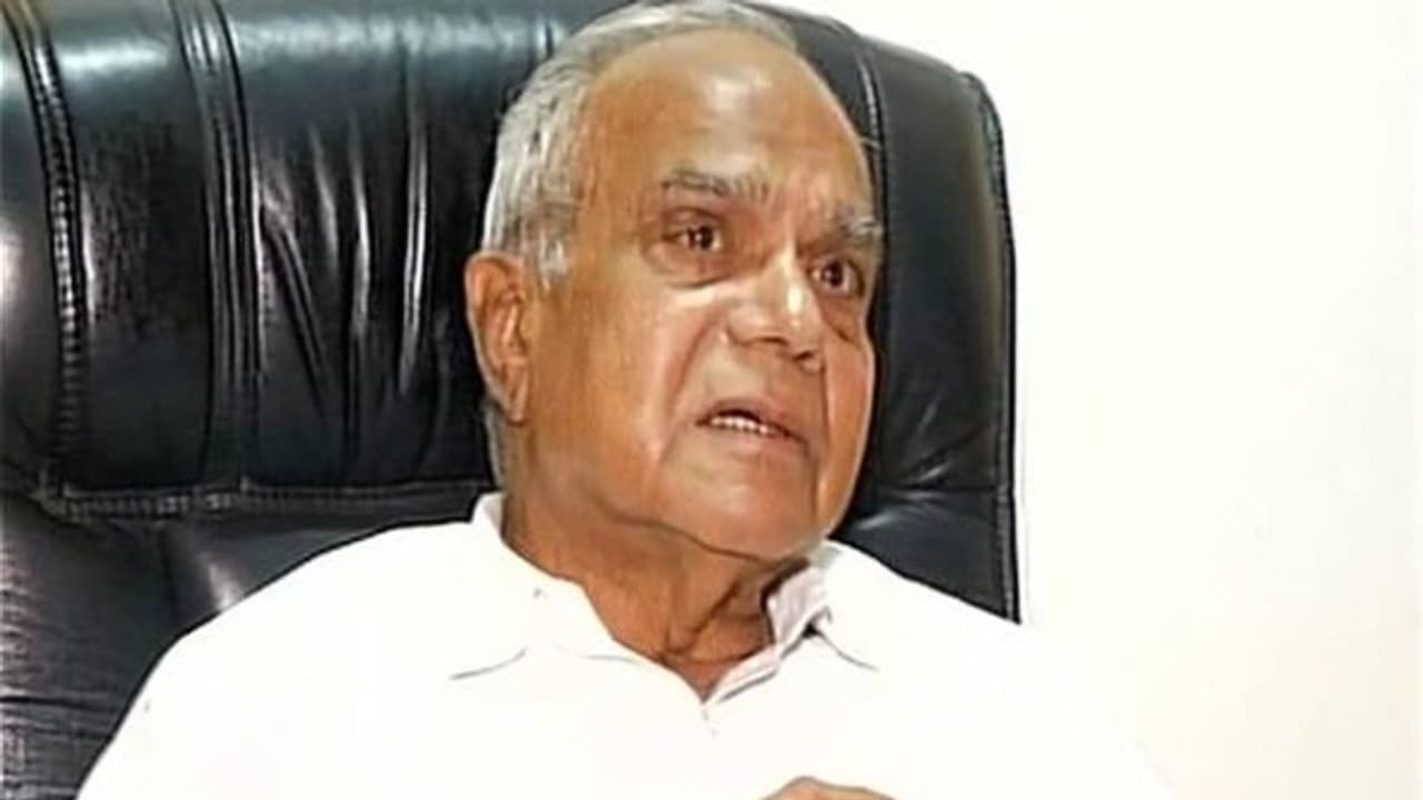 ஜாக்கிரதையாக இருங்கள்... எல்லோரும் ஒன்றுபடுங்கள்.. அறிக்கை வெளியிட்ட தமிழக ஆளுநர்...! ஜாக்கிரதையாக இருங்கள்... எல்லோரும் ஒன்றுபடுங்கள்.. அறிக்கை வெளியிட்ட தமிழக ஆளுநர்...!