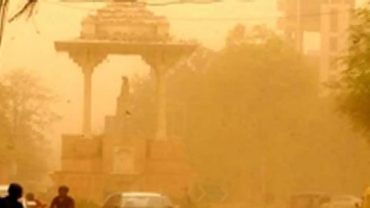 ಹಗರಿಬೊಮ್ಮನಹಳ್ಳಿಯಲ್ಲಿ ಎಲ್ಲಿ ನೋಡಿದ್ರೂ ಧೂಳೇ ಧೂಳು! ಹಗರಿಬೊಮ್ಮನಹಳ್ಳಿಯಲ್ಲಿ ಎಲ್ಲಿ ನೋಡಿದ್ರೂ ಧೂಳೇ ಧೂಳು!