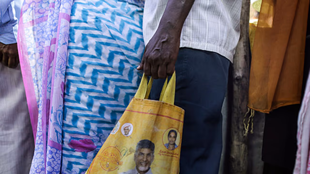 'Capital' punishment: Andhra's govt grinds to a halt 'Capital' punishment: Andhra's govt grinds to a halt