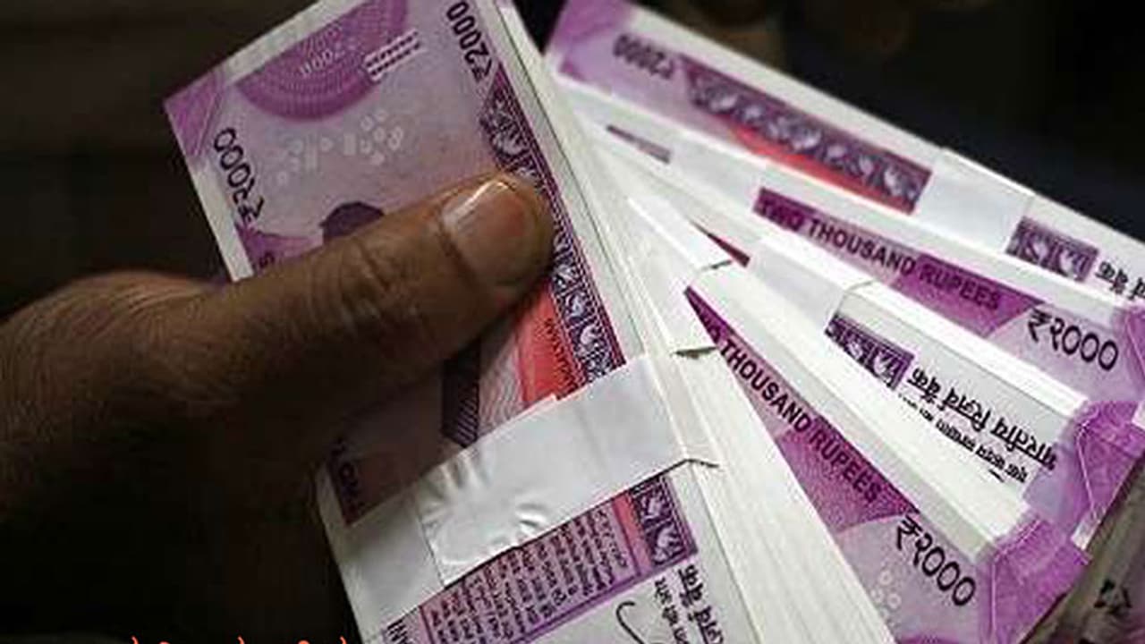 ಬಣ್ಣ ತಾಕಿರುವ ಹೊಸ ನೋಟ್'ಗಳ ಸ್ವೀಕರಣೆ ಬಗ್ಗೆ ಆರ್'ಬಿಐ ಸ್ಪಷ್ಟಿಕರಣ ಬಣ್ಣ ತಾಕಿರುವ ಹೊಸ ನೋಟ್'ಗಳ ಸ್ವೀಕರಣೆ ಬಗ್ಗೆ ಆರ್'ಬಿಐ ಸ್ಪಷ್ಟಿಕರಣ