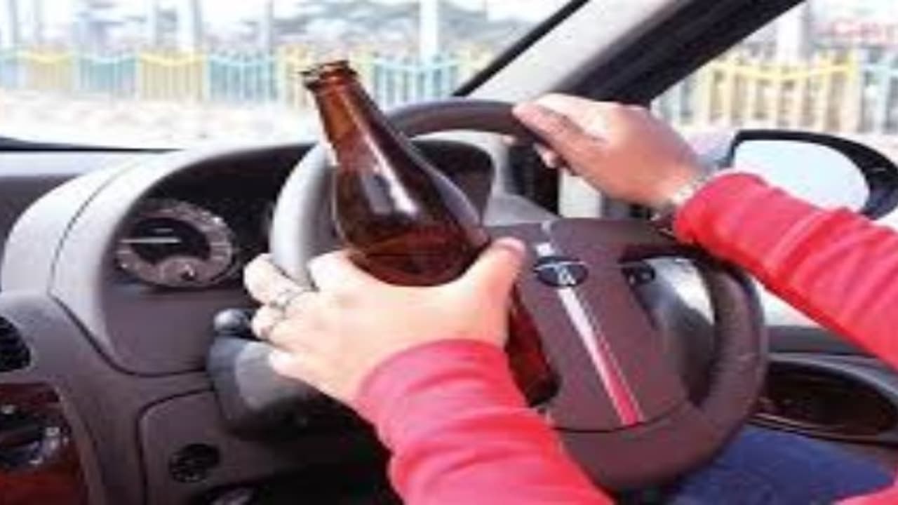 హైదరాబాద్లో ట్రాఫిక్ పోలీసుల తనిఖీలు.. డ్రంక్ అండ్ డ్రైవ్ నేరం కింద 400 మంది జైలుకు.. హైదరాబాద్లో ట్రాఫిక్ పోలీసుల తనిఖీలు.. డ్రంక్ అండ్ డ్రైవ్ నేరం కింద 400 మంది జైలుకు..