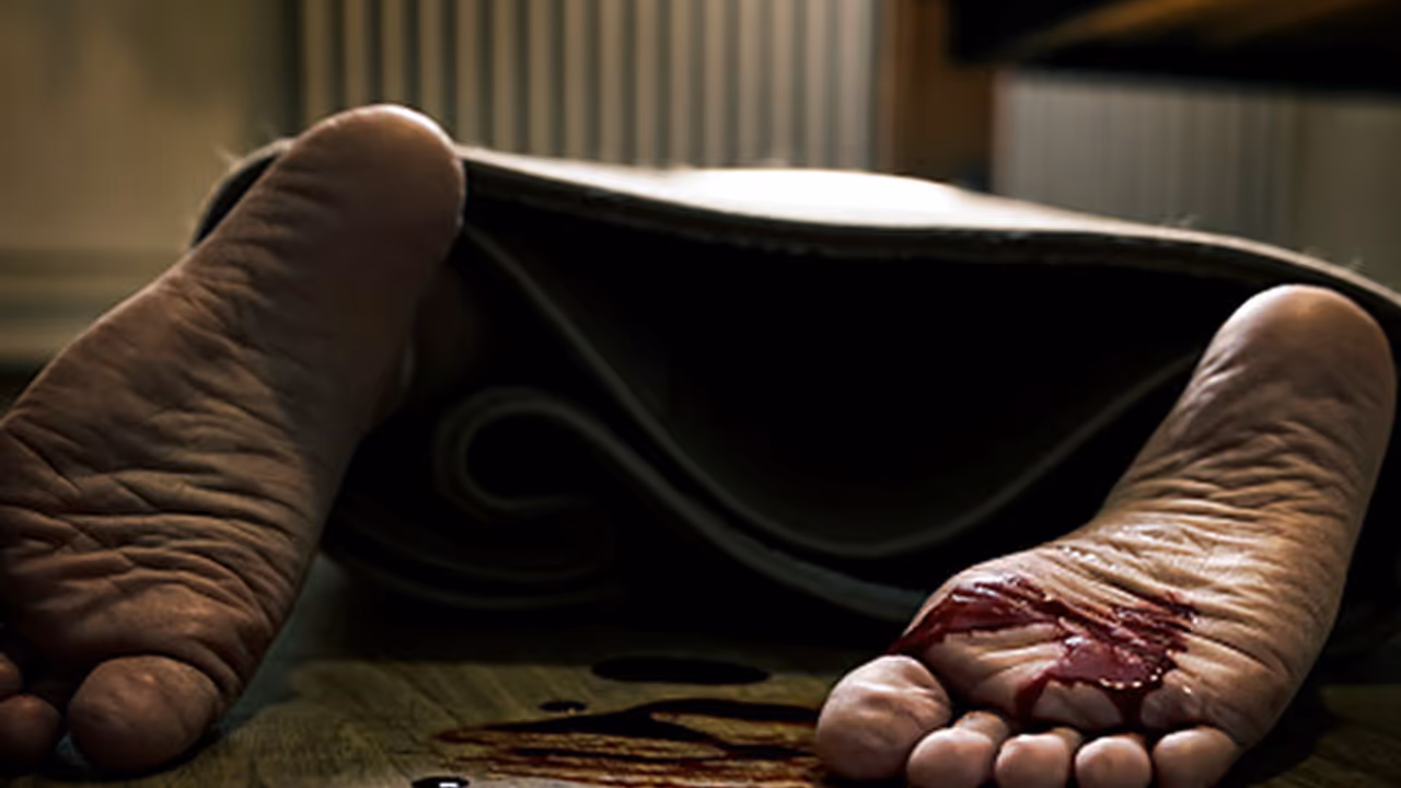 ನಾಲ್ವರು ಪ್ರೇಮಿಗೂ ಪತಿ ದೇಹದ ಒಂದೊಂದು ಭಾಗವನ್ನು ಕತ್ತರಿಸಿ ಕೊಟ್ಟಳು! ನಾಲ್ವರು ಪ್ರೇಮಿಗೂ ಪತಿ ದೇಹದ ಒಂದೊಂದು ಭಾಗವನ್ನು ಕತ್ತರಿಸಿ ಕೊಟ್ಟಳು!