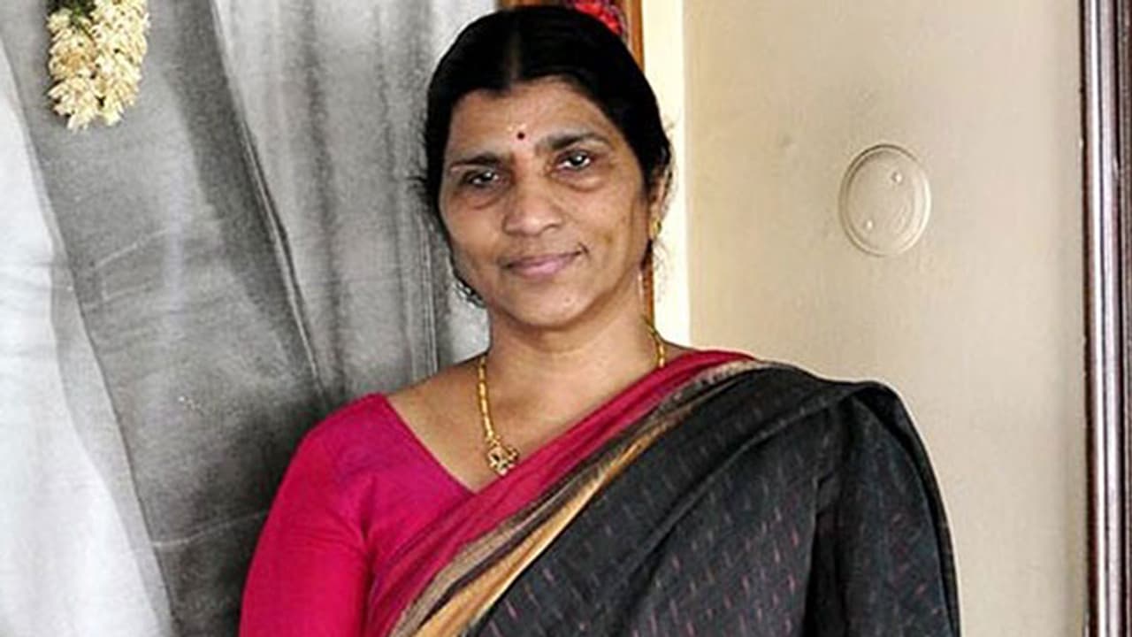 జూనియర్ ఎన్టీఆర్ తక్కువోడేమి కాదు: లక్ష్మీ పార్వతి జూనియర్ ఎన్టీఆర్ తక్కువోడేమి కాదు: లక్ష్మీ పార్వతి