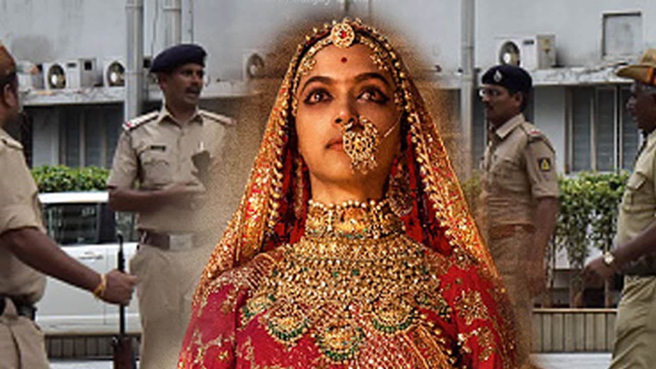 ಗುಜರಾತ್: ಪದ್ಮಾವತ್ ವೀಕ್ಷಿಸುತ್ತೇನೆಂದ ಯುವಕನಿಗೆ ಥಳಿತ; ಇಬ್ಬರ ಬಂಧನ ಗುಜರಾತ್: ಪದ್ಮಾವತ್ ವೀಕ್ಷಿಸುತ್ತೇನೆಂದ ಯುವಕನಿಗೆ ಥಳಿತ; ಇಬ್ಬರ ಬಂಧನ