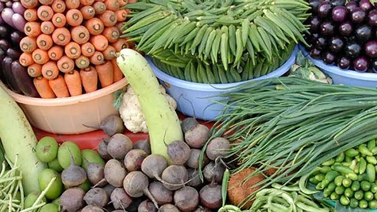 ಬೀನ್ಸ್, ಸೊಪ್ಪು ಅಗ್ಗ : ಈರುಳ್ಳಿ ಕ್ಯಾರೆಟ್ ತುಟ್ಟಿ ಬೀನ್ಸ್, ಸೊಪ್ಪು ಅಗ್ಗ : ಈರುಳ್ಳಿ ಕ್ಯಾರೆಟ್ ತುಟ್ಟಿ