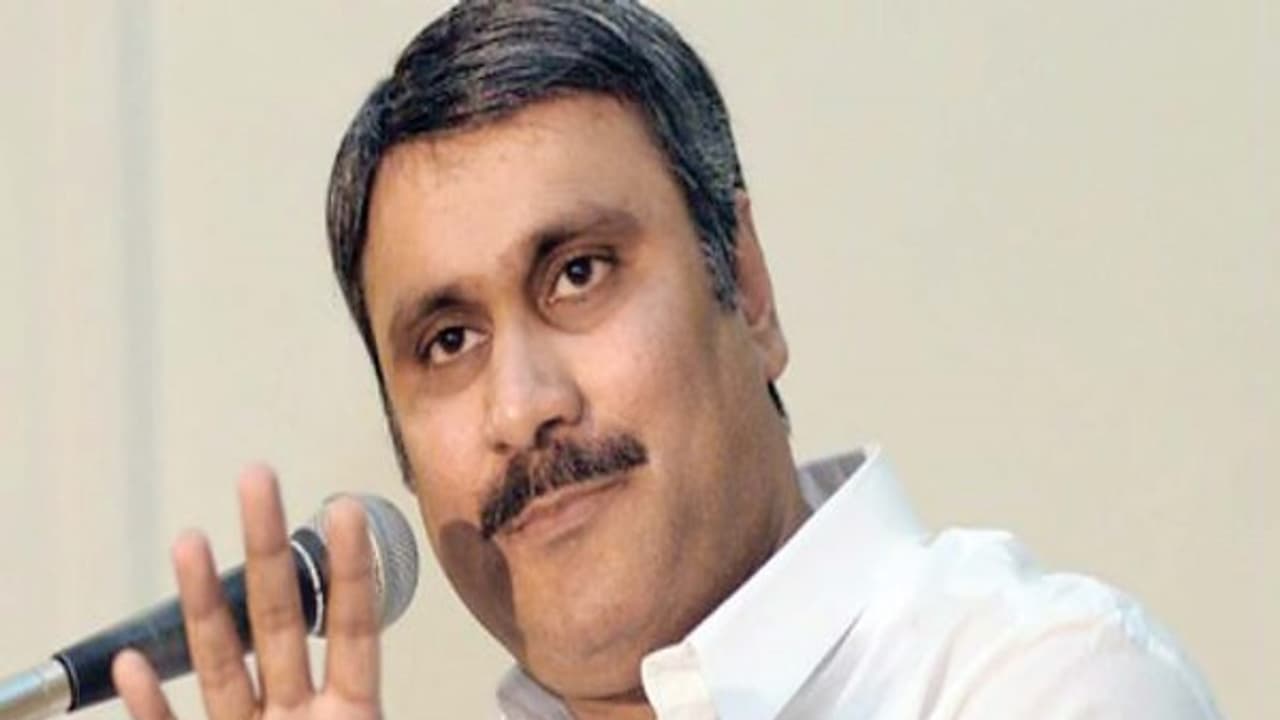 முதல்வர் பதவியை பழனிசாமி ராஜினாமா செய்யணும்!! போலீஸா.. இல்ல தீவிரவாதியா? அன்புமணி ஆதங்கம் முதல்வர் பதவியை பழனிசாமி ராஜினாமா செய்யணும்!! போலீஸா.. இல்ல தீவிரவாதியா? அன்புமணி ஆதங்கம்