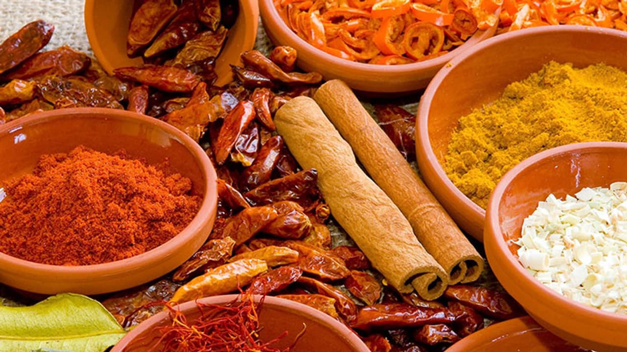 ಚಳಿಗಾಲದ ರೋಗಗಳನ್ನು ಹೊಡೆದೋಡಿಸುವ ಅಡುಗೆಮನೆಯ ಬೆಸ್ಟ್ ಮೆಡಿಸಿನ್’ಗಳಿವು ಚಳಿಗಾಲದ ರೋಗಗಳನ್ನು ಹೊಡೆದೋಡಿಸುವ ಅಡುಗೆಮನೆಯ ಬೆಸ್ಟ್ ಮೆಡಿಸಿನ್’ಗಳಿವು