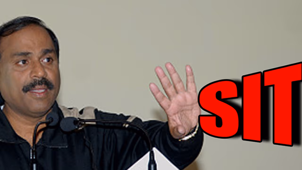 IT notice to DK Shivakumar, Congress to hand over Reddy mining case to SIT? IT notice to DK Shivakumar, Congress to hand over Reddy mining case to SIT?