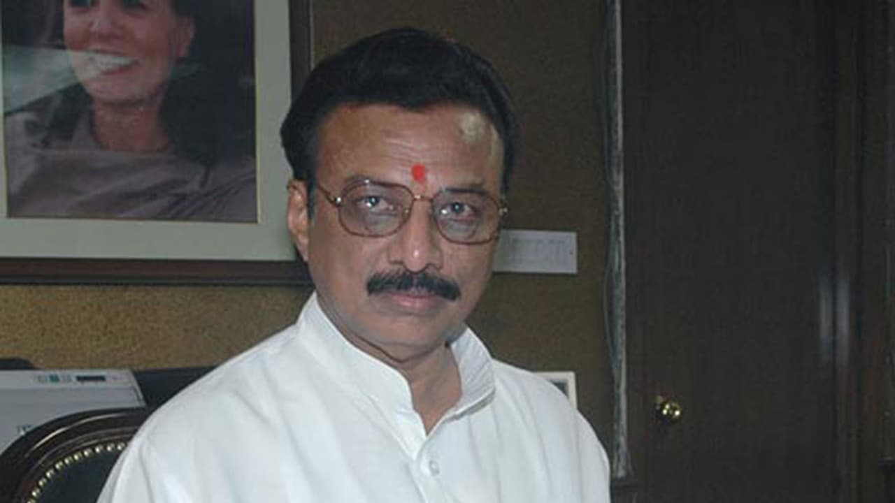 చంద్రబాబుకు ఝలక్: టీడీపికి మాజీ కేంద్ర మంత్రి గుడ్ బై చంద్రబాబుకు ఝలక్: టీడీపికి మాజీ కేంద్ర మంత్రి గుడ్ బై