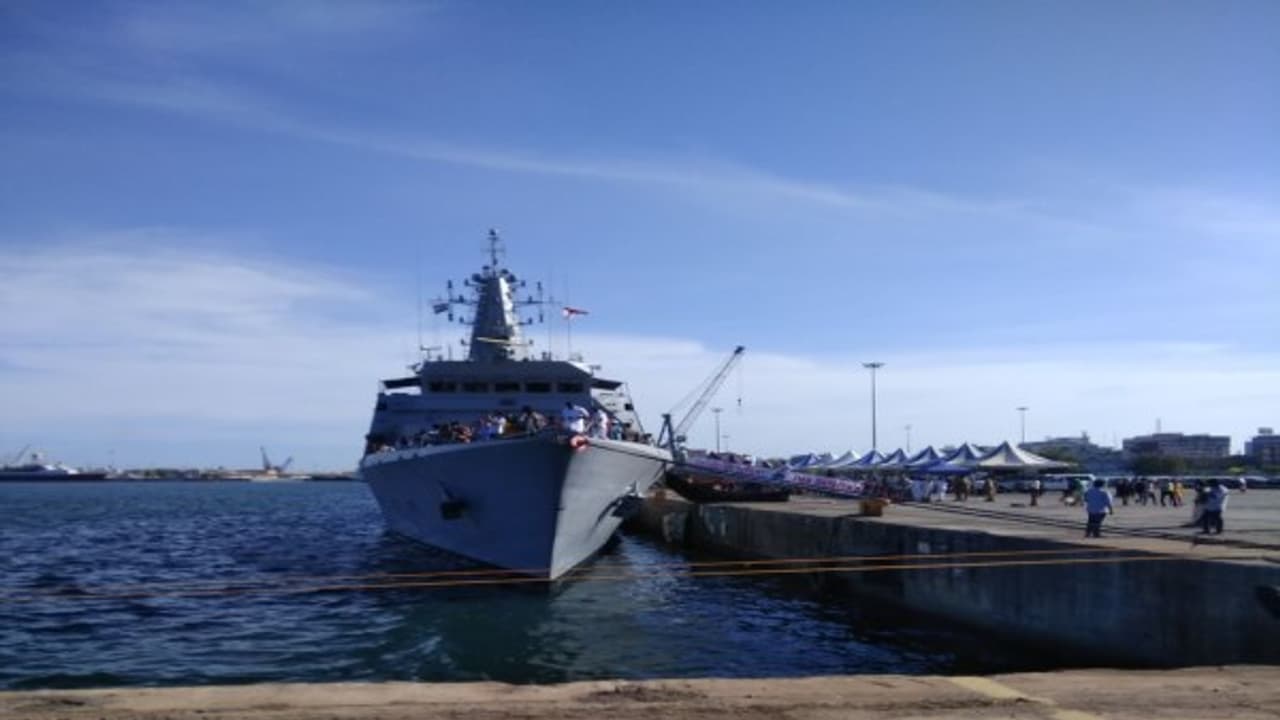 யாரெல்லாம் இன்று கப்பல் பார்க்கல..? வாங்க இங்கேயே பார்க்கலாம்..! யாரெல்லாம் இன்று கப்பல் பார்க்கல..? வாங்க இங்கேயே பார்க்கலாம்..!