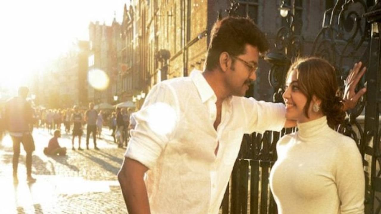 ஷூட்டிங் ஸ்பாட்டில்... காஜலுக்கு மேக்அப் மேனாக மாறி விஜய் அடித்த லூட்டி..! வைரலாகும் வீடியோ...