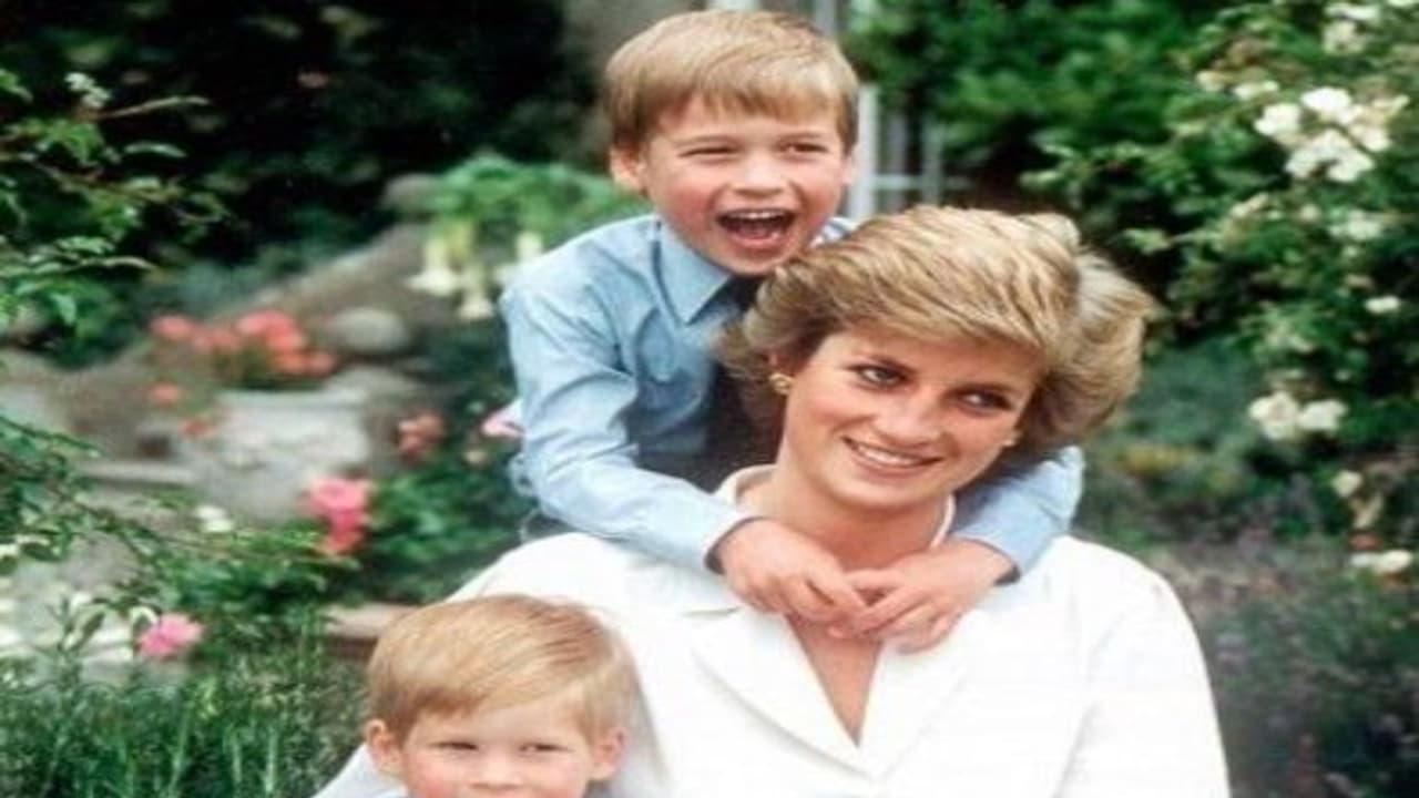 இறந்த தாய் டயனாவுக்காக இருக்கை ஒதுக்கிய இளவரசர் ஹாரி..! உலகமே நெகிழ்ந்த சம்பவம்...! இறந்த தாய் டயனாவுக்காக இருக்கை ஒதுக்கிய இளவரசர் ஹாரி..! உலகமே நெகிழ்ந்த சம்பவம்...!