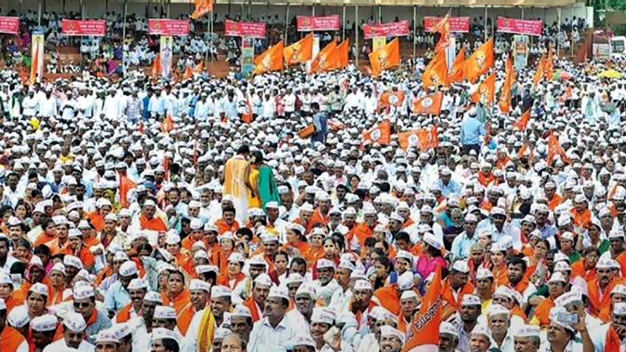 Lingayats warn Virakta Mutt seers to support separate tag agitation or give up their positions Lingayats warn Virakta Mutt seers to support separate tag agitation or give up their positions