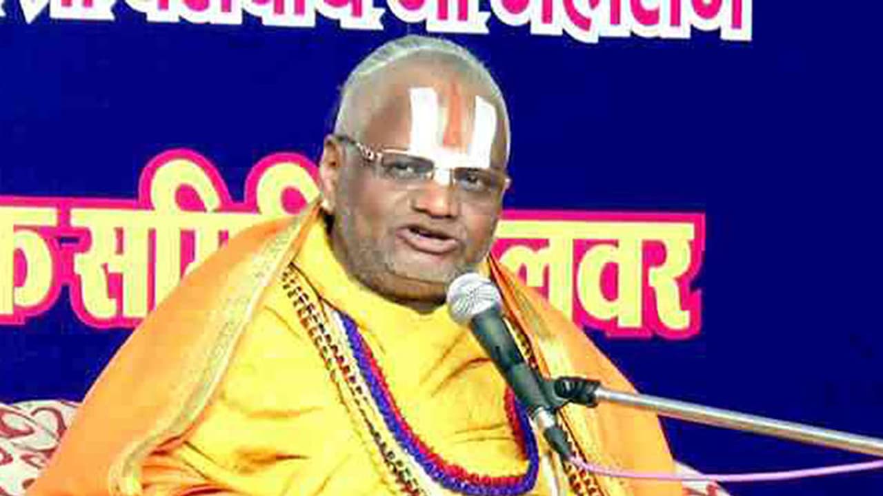 ಮತ್ತೊಬ್ಬ ದೇವಮಾನವನ ಕೈಗೆ ಬಿತ್ತು ಕೋಳ ಮತ್ತೊಬ್ಬ ದೇವಮಾನವನ ಕೈಗೆ ಬಿತ್ತು ಕೋಳ