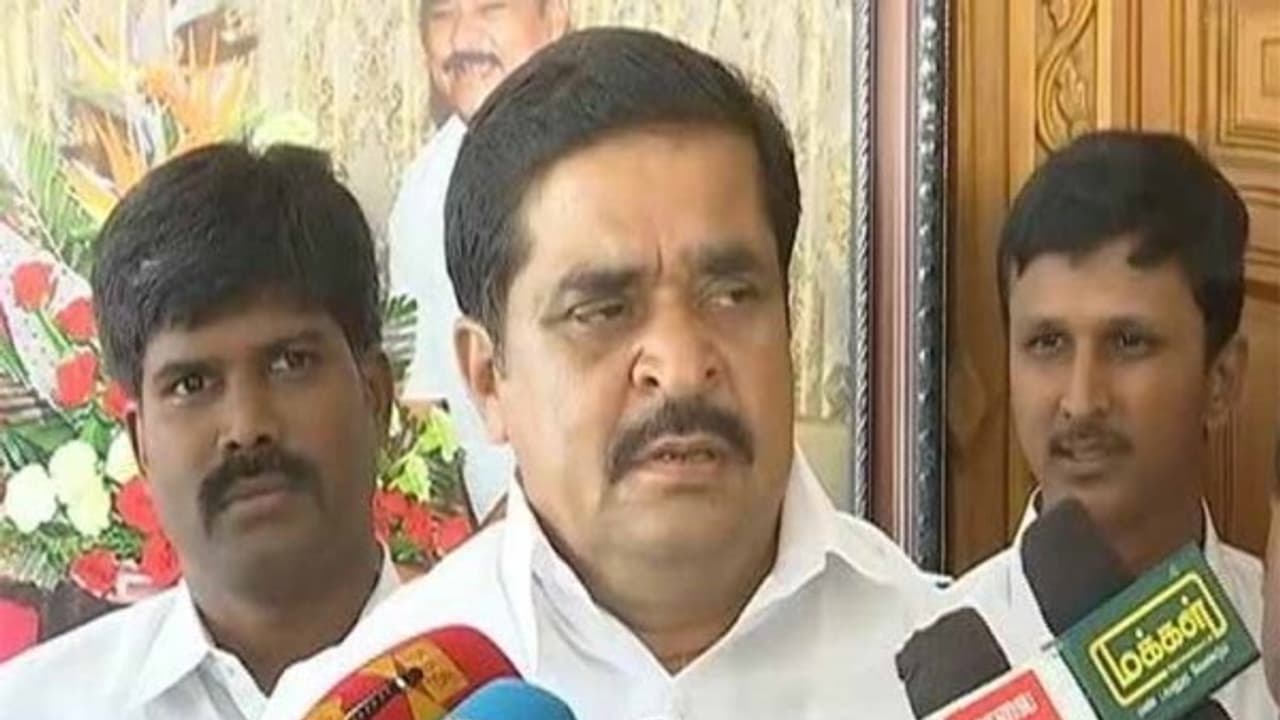 என்னது..! ஆட்சி கவிழுமா...? வார்த்தையை விட்டார் ஆறுகுட்டி எம்.எல்.ஏ என்னது..! ஆட்சி கவிழுமா...? வார்த்தையை விட்டார் ஆறுகுட்டி எம்.எல்.ஏ