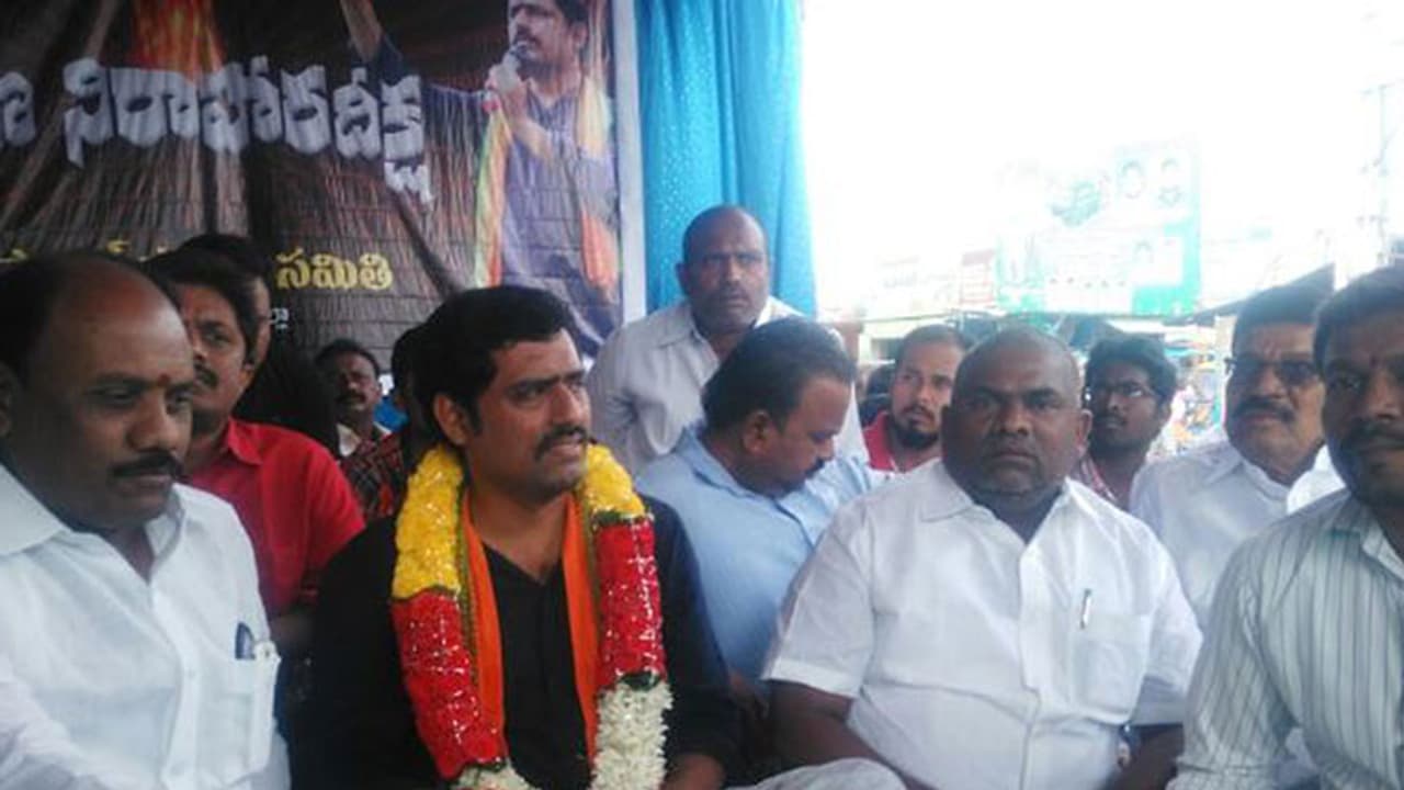 కడప స్టీల్ ప్లాంట్ కోసం ఆమరణ నిరాహార దీక్ష కడప స్టీల్ ప్లాంట్ కోసం ఆమరణ నిరాహార దీక్ష