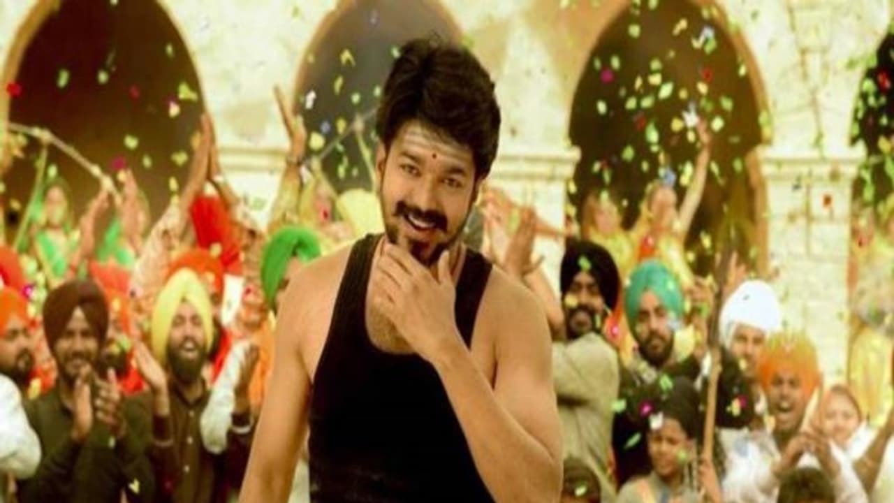 தானா சேர்ந்த கூட்டம்... மெர்சலாகி கலக்கிடுச்சி... 2017ன் உச்சபட்ச #தமிழண்டா டிவிட் எது தெரியுமா? தானா சேர்ந்த கூட்டம்... மெர்சலாகி கலக்கிடுச்சி... 2017ன் உச்சபட்ச #தமிழண்டா டிவிட் எது தெரியுமா?