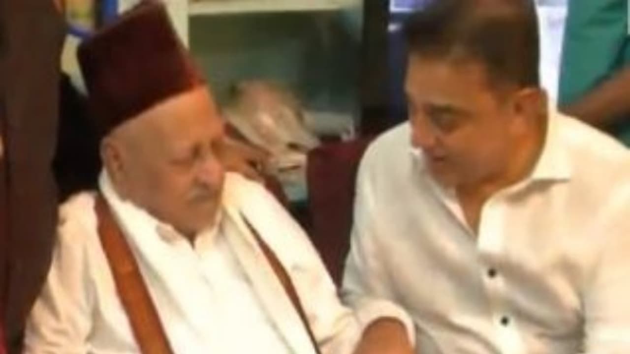 அப்துல் கலாம் வீட்டில் கமல்ஹாசன்…. அவரது சகோதரர் முத்து மீரானிடம் ஆசி பெற்றார்!! அப்துல் கலாம் வீட்டில் கமல்ஹாசன்…. அவரது சகோதரர் முத்து மீரானிடம் ஆசி பெற்றார்!!