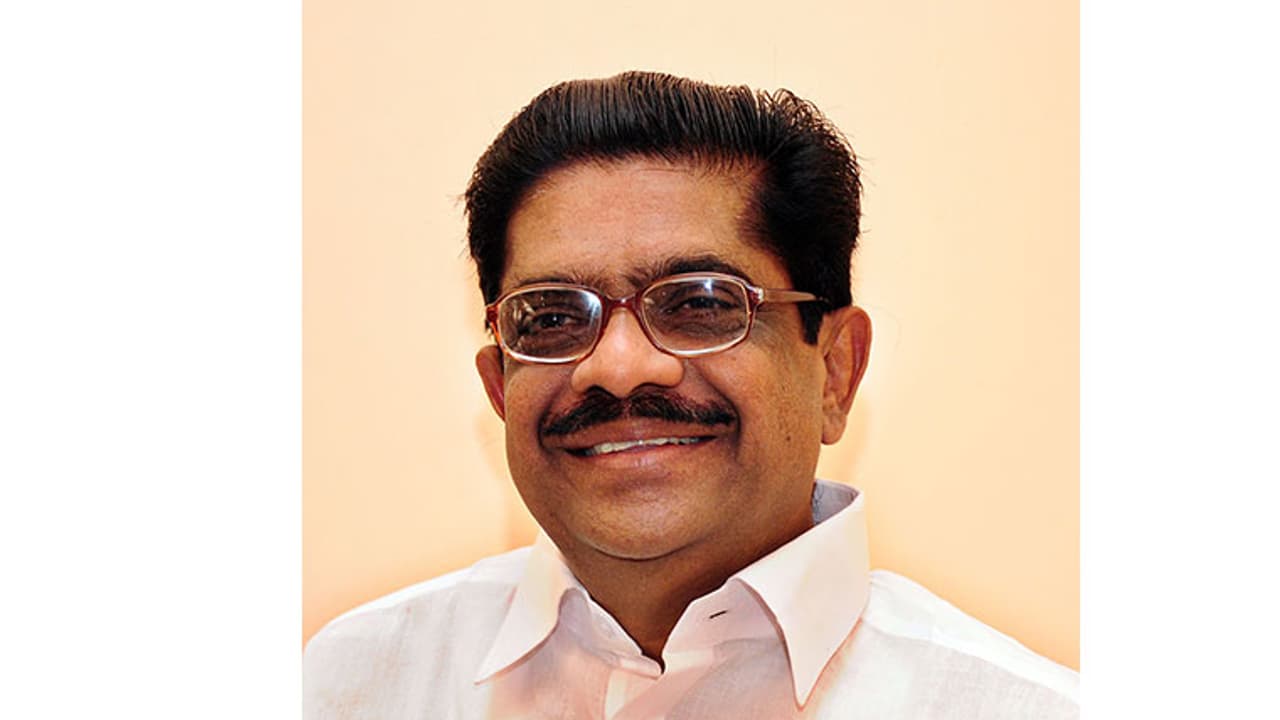 അതിരപ്പള്ളി: നീക്കത്തിനു പിന്നില്‍ നിര്‍മ്മാണ ലോബിയെന്ന് സുധീരന്‍