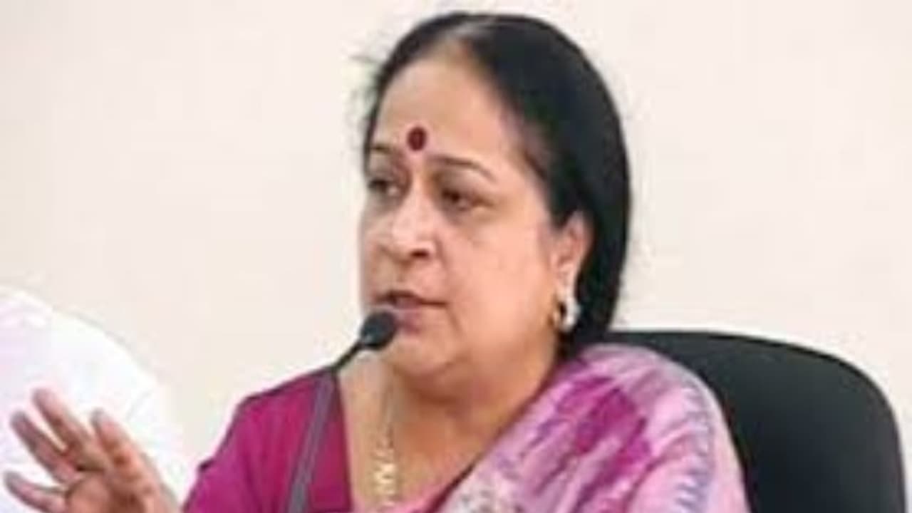 கைவிரித்த பி.ஜே.பி., கண்டுகொள்ளாத காங்கிரஸ்: நடு ஆற்றில் தவிக்கும் ஜெயந்தி நடராஜன்! கைவிரித்த பி.ஜே.பி., கண்டுகொள்ளாத காங்கிரஸ்: நடு ஆற்றில் தவிக்கும் ஜெயந்தி நடராஜன்!