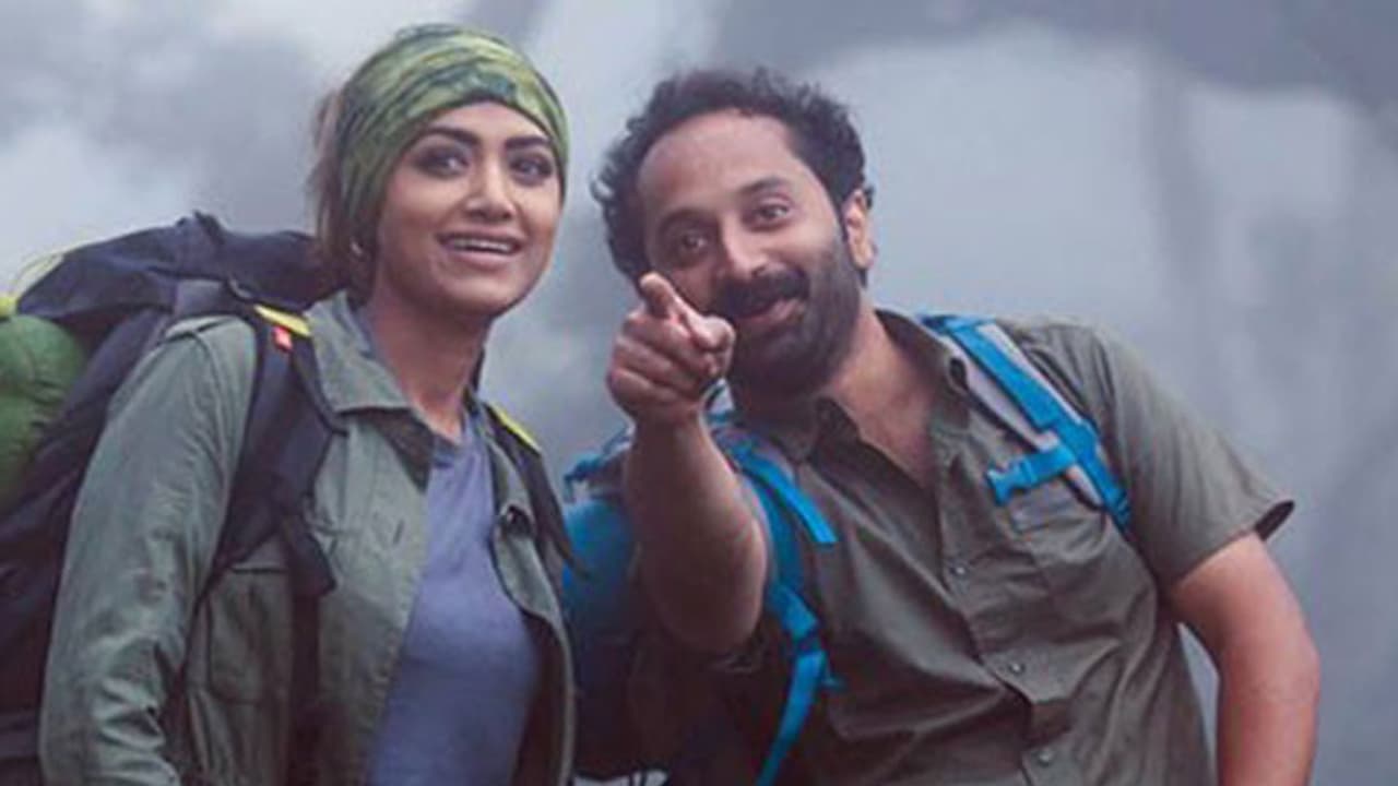 ദൂരെ ദൂരെ... കാര്ബണിലെ മനോഹര ഗാനം കാണാം.. ദൂരെ ദൂരെ... കാര്ബണിലെ മനോഹര ഗാനം കാണാം..