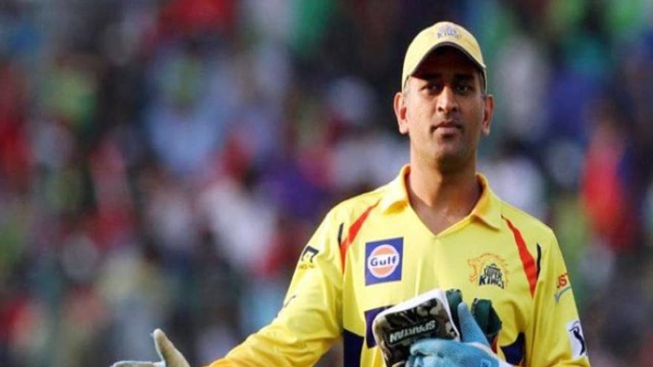 ஃபீல்டிங்னா இப்படி இருக்கணும்..! தோனி யாரை உதாரணம் காட்டினார் தெரியுமா..?