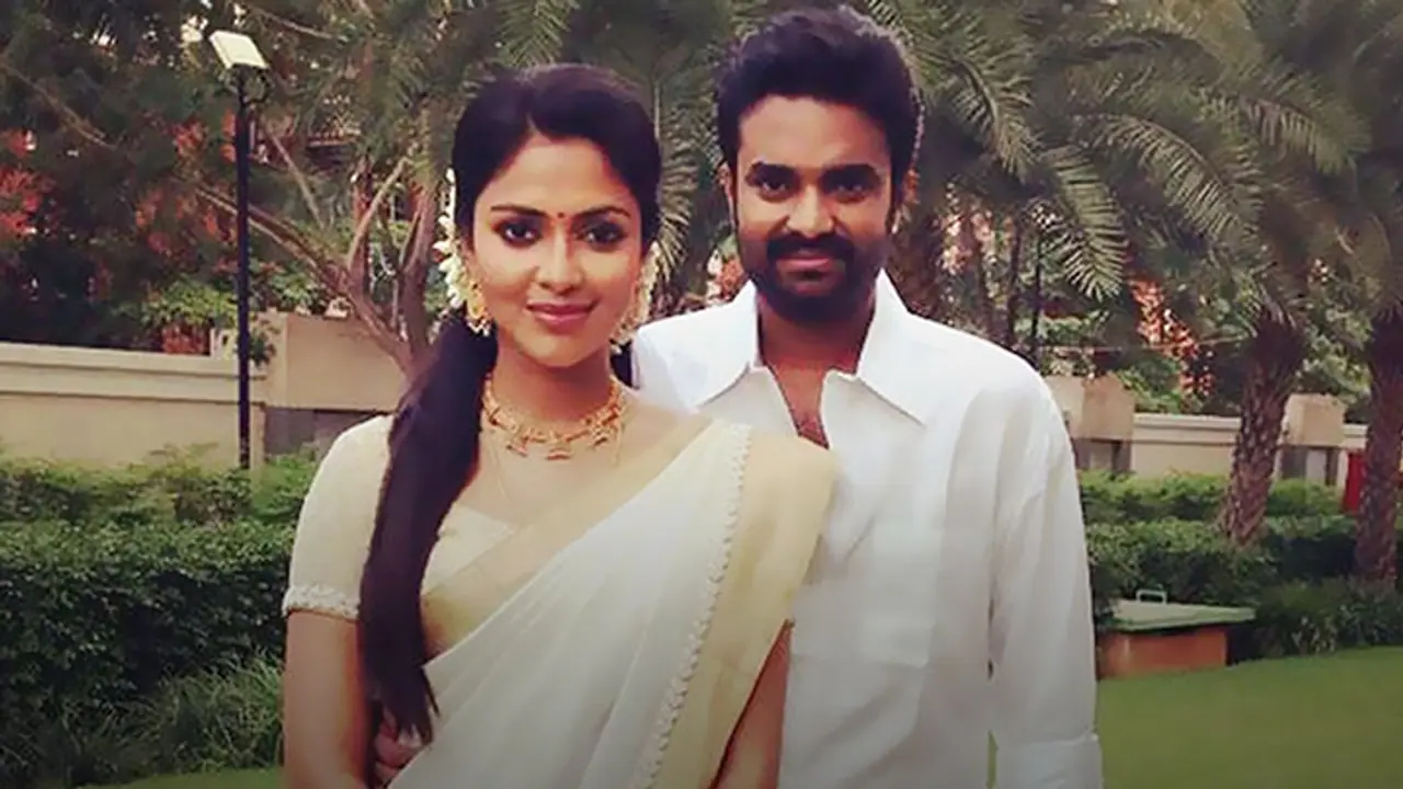 Vijay's father confirms son's divorce with Amala Paul Vijay's father confirms son's divorce with Amala Paul