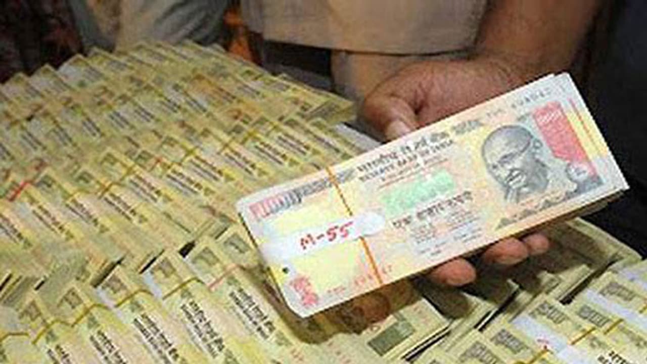 ದೆಹಲಿಯ ಬ್ಯಾಂಕ್ ಮೇಲೆ ಐಟಿ ದಾಳಿ: 100 ಕೋಟಿ ಕಪ್ಪುಹಣವಿದ್ದ 44 ಅಕೌಂಟ್ ಪತ್ತೆ ದೆಹಲಿಯ ಬ್ಯಾಂಕ್ ಮೇಲೆ ಐಟಿ ದಾಳಿ: 100 ಕೋಟಿ ಕಪ್ಪುಹಣವಿದ್ದ 44 ಅಕೌಂಟ್ ಪತ್ತೆ