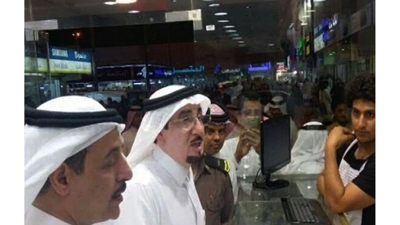 സൗദിയില് 12 മേഖലകളിലെ രണ്ടാംഘട്ട സ്വദേശിവത്കരണം അടുത്തമാസം മുതല് സൗദിയില് 12 മേഖലകളിലെ രണ്ടാംഘട്ട സ്വദേശിവത്കരണം അടുത്തമാസം മുതല്