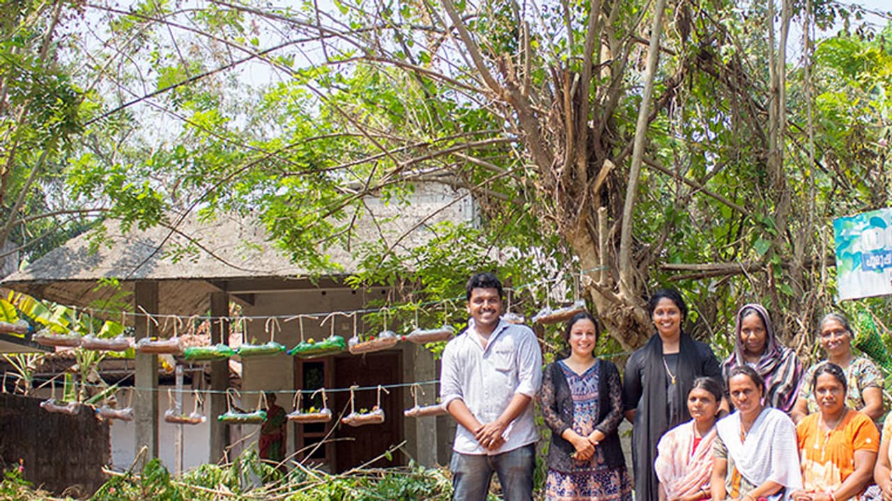 മാലിന്യങ്ങളില് നിന്ന് നാടിന് 'വെളിച്ചം പകരാന് ലൈറ്റ് ഇറ്റ് അപ്പ്' പദ്ധതിയുമായി യുവകൂട്ടായ്മ മാലിന്യങ്ങളില് നിന്ന് നാടിന് 'വെളിച്ചം പകരാന് ലൈറ്റ് ഇറ്റ് അപ്പ്' പദ്ധതിയുമായി യുവകൂട്ടായ്മ