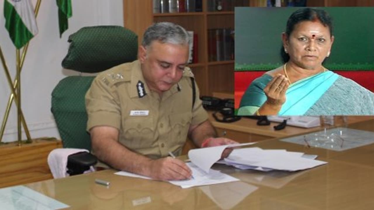 அமைச்சர் சரோஜா மீது பெண் அதிகாரி புகார் லஞ்ச ஒழிப்புத்துறை விசாரிக்க காவல் ஆணையர் பரிந்துரை அமைச்சர் சரோஜா மீது பெண் அதிகாரி புகார் லஞ்ச ஒழிப்புத்துறை விசாரிக்க காவல் ஆணையர் பரிந்துரை