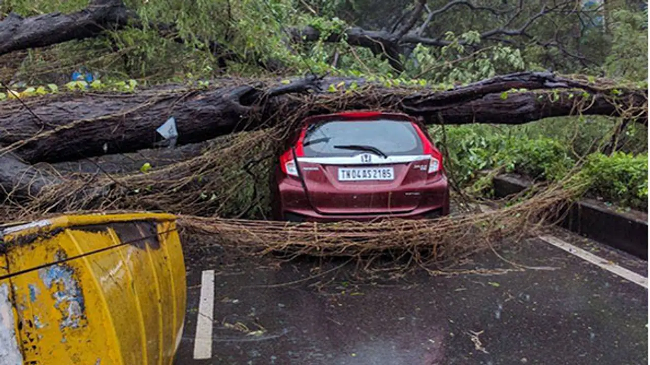 Heavy rains hit southern Kerala as state braces for cyclone Ockhi Heavy rains hit southern Kerala as state braces for cyclone Ockhi