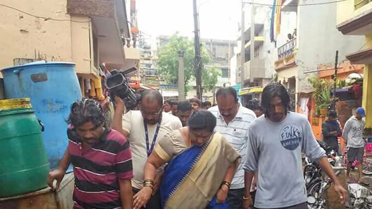 Why did you come now, angry Bengalureans give piece of mind to Mayor Padmvathi and minister George Why did you come now, angry Bengalureans give piece of mind to Mayor Padmvathi and minister George