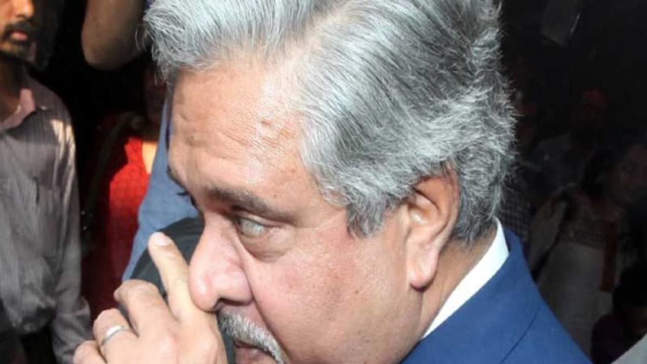 எத்தனை தடவ சிக்கினாலும் வெளியில வந்துட்டே இருப்பேன்... மார் தட்டும் மல்லையா! எத்தனை தடவ சிக்கினாலும் வெளியில வந்துட்டே இருப்பேன்... மார் தட்டும் மல்லையா!