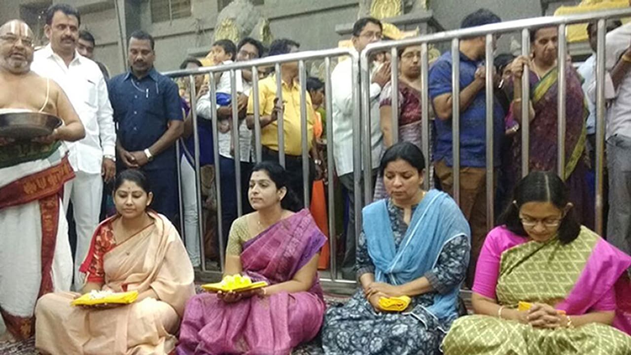 యాదగిరీశుడి సన్నిధిలో స్మితా సబర్వాల్ యాదగిరీశుడి సన్నిధిలో స్మితా సబర్వాల్