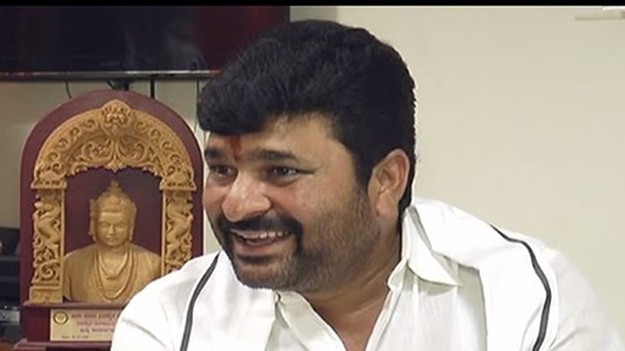 ಕಾಂಗ್ರೆಸ್ ಮಾಜಿ ಸಚಿವನಿಗೆ ಶ್ರೀಗಳ ಬಹಿರಂಗ ಸವಾಲು ಕಾಂಗ್ರೆಸ್ ಮಾಜಿ ಸಚಿವನಿಗೆ ಶ್ರೀಗಳ ಬಹಿರಂಗ ಸವಾಲು