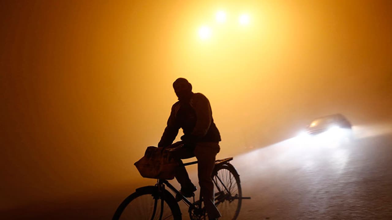 കടം വാങ്ങിയ സൈക്കിള് ചവിട്ടി അതിഥി തൊഴിലാളി കൊൽക്കത്തയ്ക്ക് മുങ്ങി! കടം വാങ്ങിയ സൈക്കിള് ചവിട്ടി അതിഥി തൊഴിലാളി കൊൽക്കത്തയ്ക്ക് മുങ്ങി!