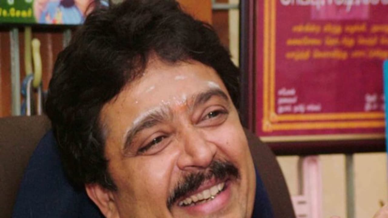 வேரோடு விழுந்த வியாபாரக் கூட்டணி... கிறிஸ்துமஸ் ட்ரீ குறித்து எஸ்.வி.சேகர் சர்ச்சை பேச்சு!