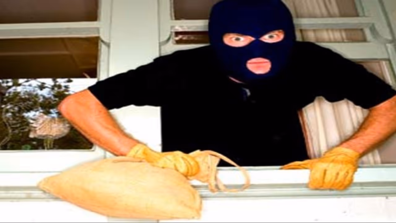 গুলি ছুঁড়তে ছুঁড়তে টাকা ভর্তি ভ্য়ানে ডাকাতি, বার্নপুরের ঘটনায় আতঙ্ক