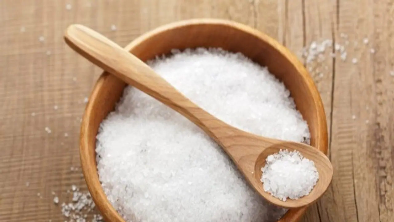 “உப்பை” இந்த இடத்தில் வைத்தால், செல்வம் கொட்டோ கொட்டுன்னு கொட்டுமாம்… “உப்பை” இந்த இடத்தில் வைத்தால், செல்வம் கொட்டோ கொட்டுன்னு கொட்டுமாம்…